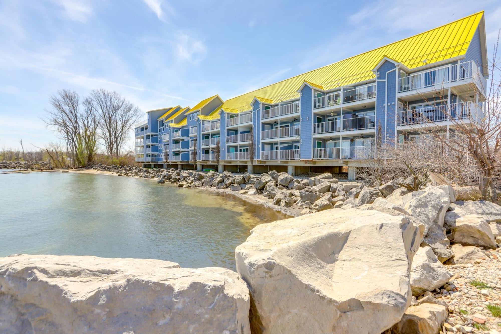 Cozy Lakefront Middle Bass Retreat With Balcony Put-in-Bay Eksteriør bilde